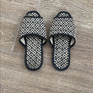 straw slides from urban outfitters
